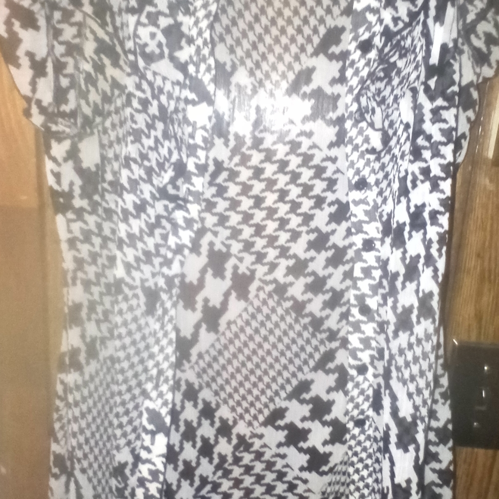 Blouse short sleeve size medium black white